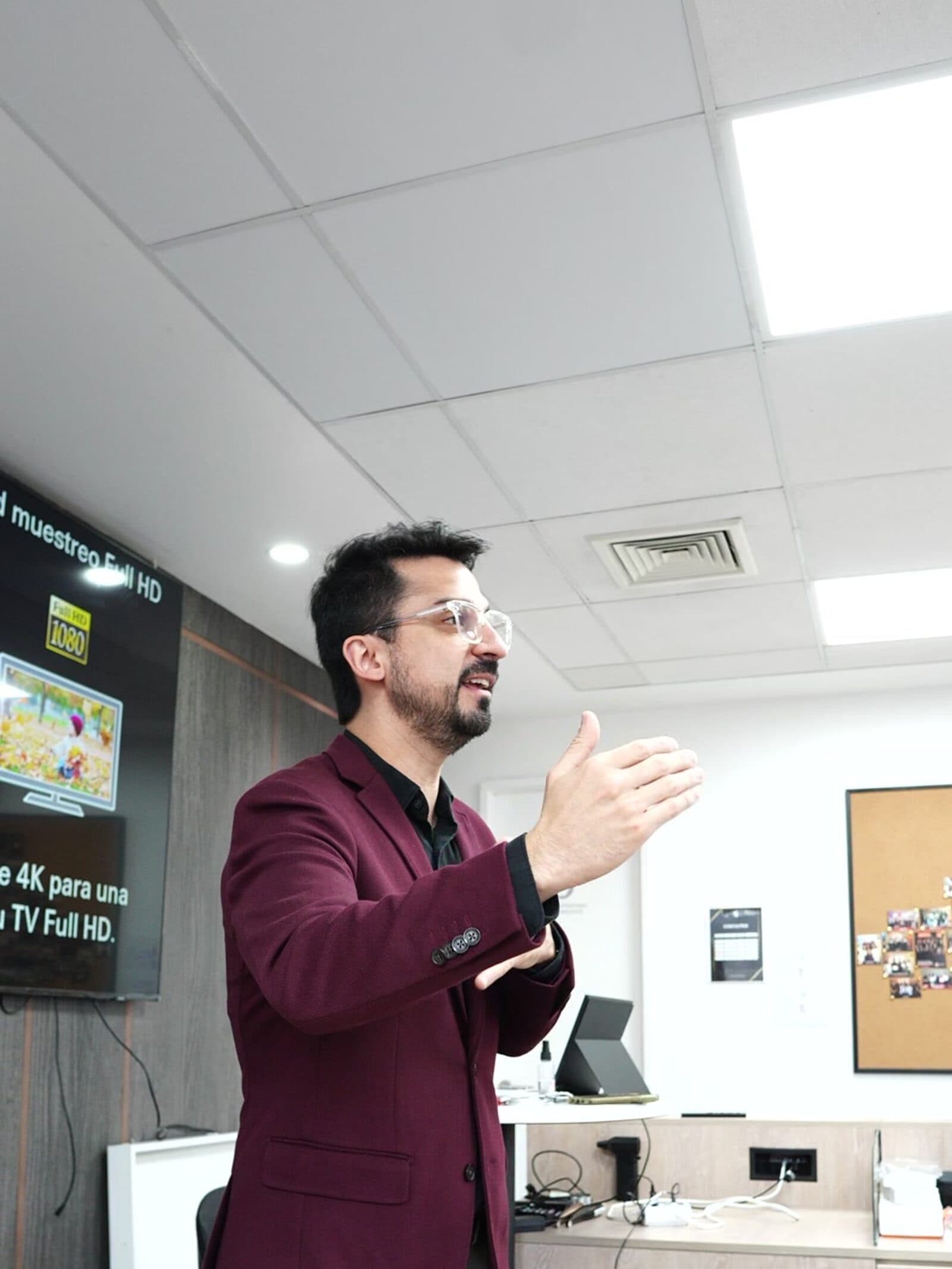 El Dr. Rubí dictando durante el día práctico